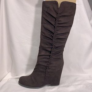 Women’s Mia “Biscuit” boots/Size 8.5/Color-dark brown